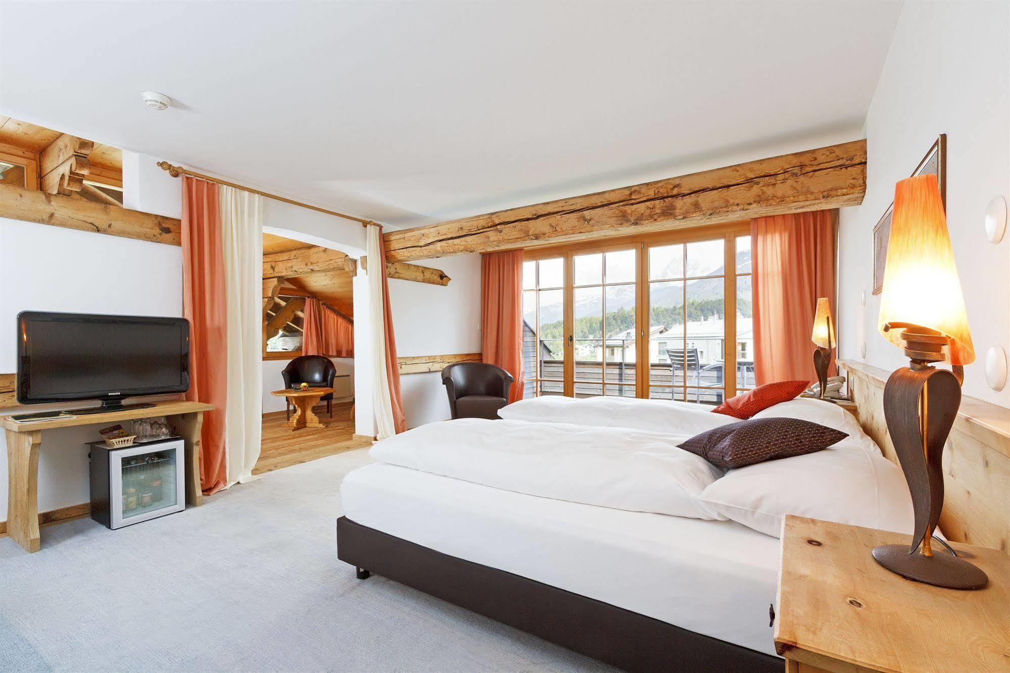 Schweizerhaus Swiss Quality Hotel Maloja Esterno foto